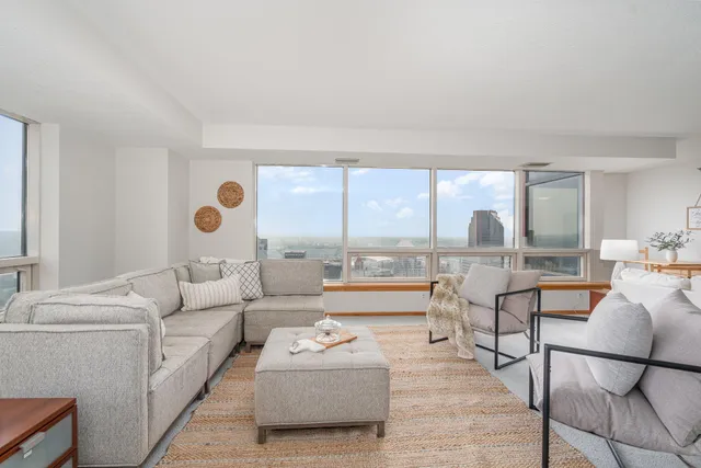 $475,000 | 168 6th Street East, Unit 4302, St. Paul, MN 55101