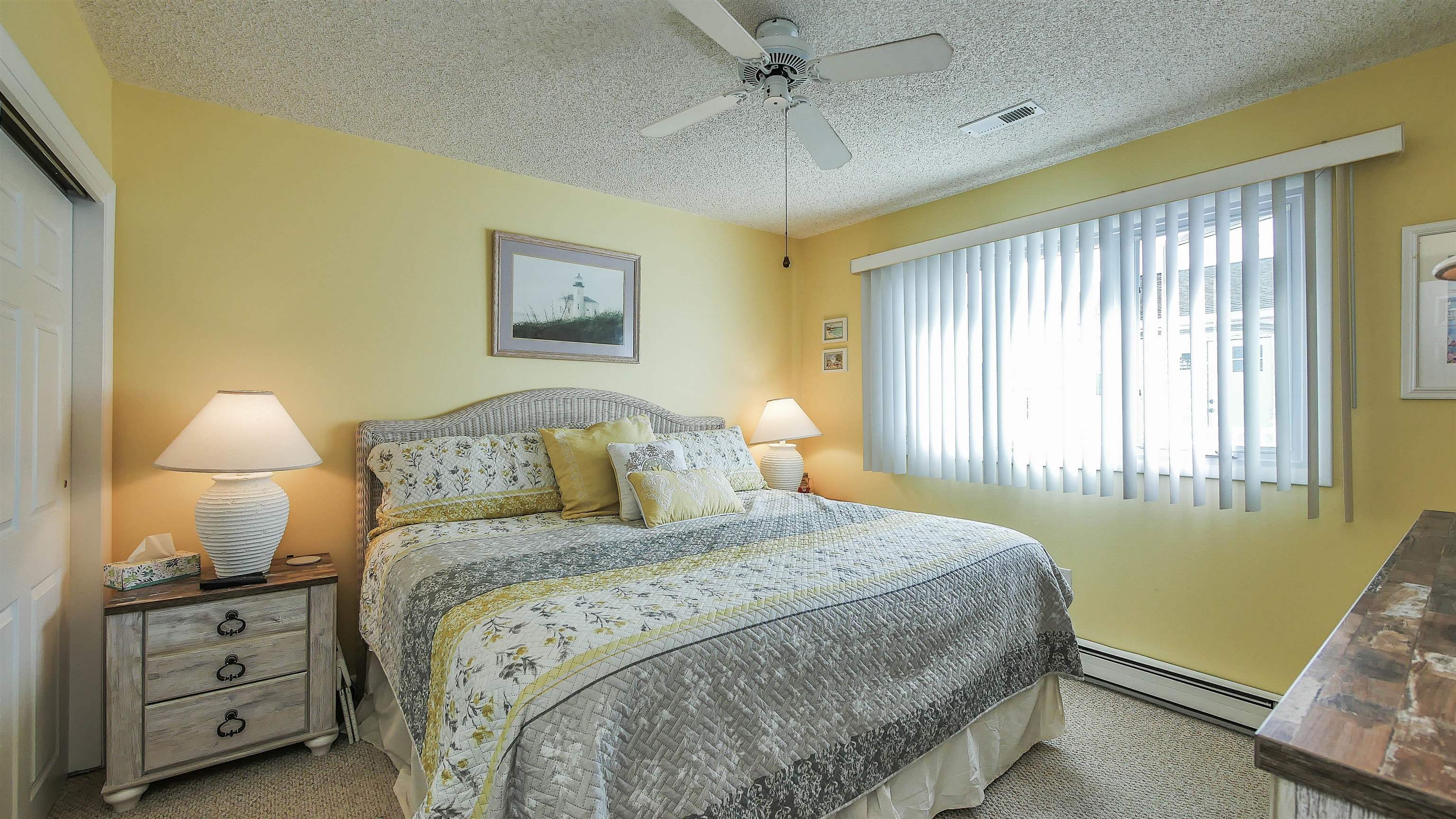 4025 4th, Unit TOP Avalon, NJ 08202 - Photo 16 of 32 a bedroom with a bed and a window