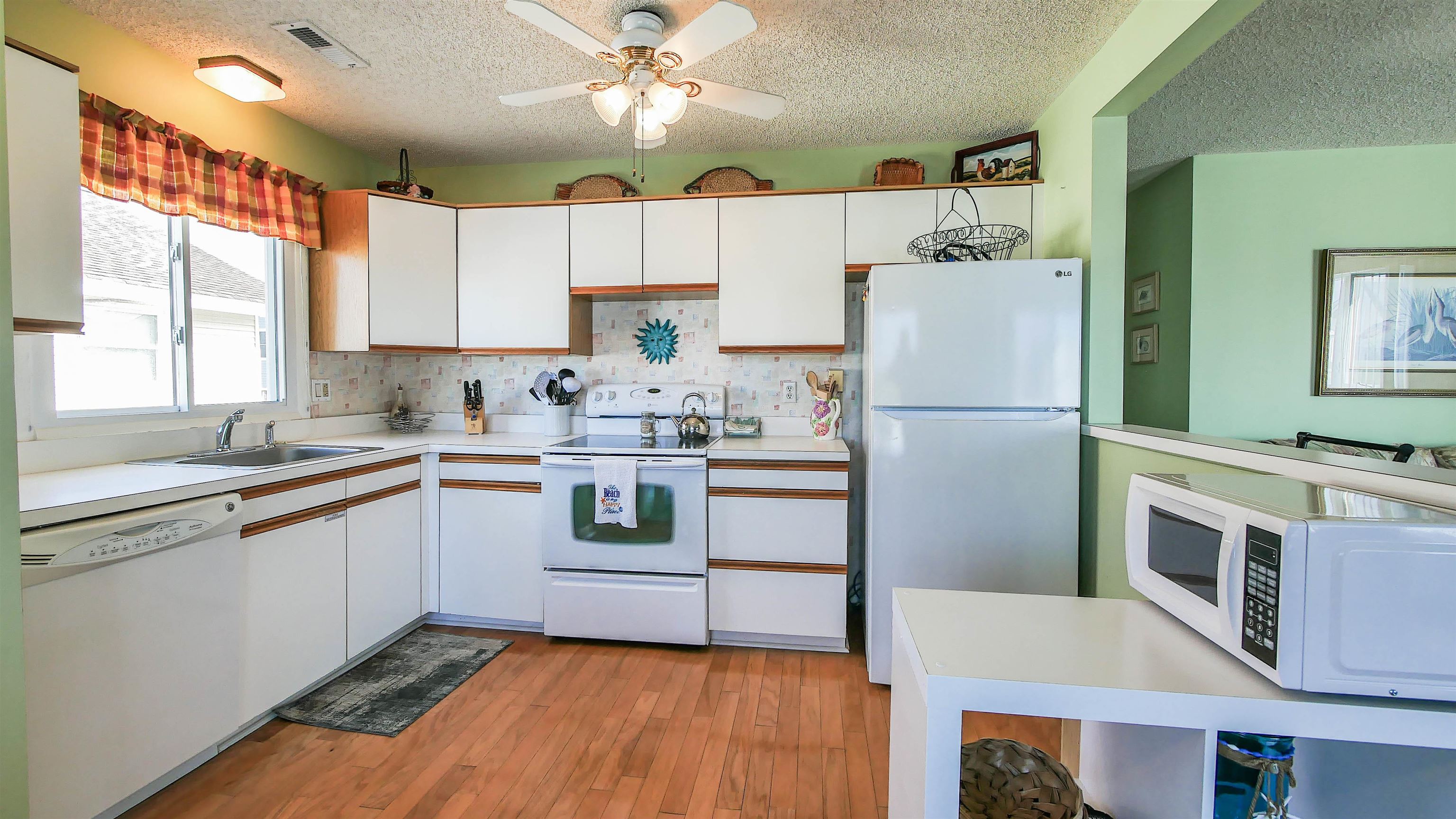 4025 4th, Unit TOP Avalon, NJ 08202 - Photo 21 of 32 a kitchen with a refrigerator a sink and dishwasher