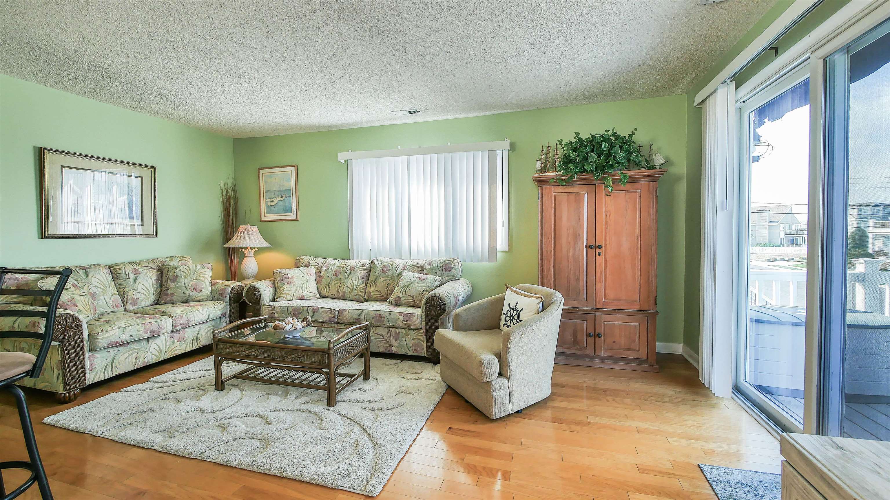 4025 4th, Unit TOP Avalon, NJ 08202 - Photo 22 of 32 a living room with furniture and a large window