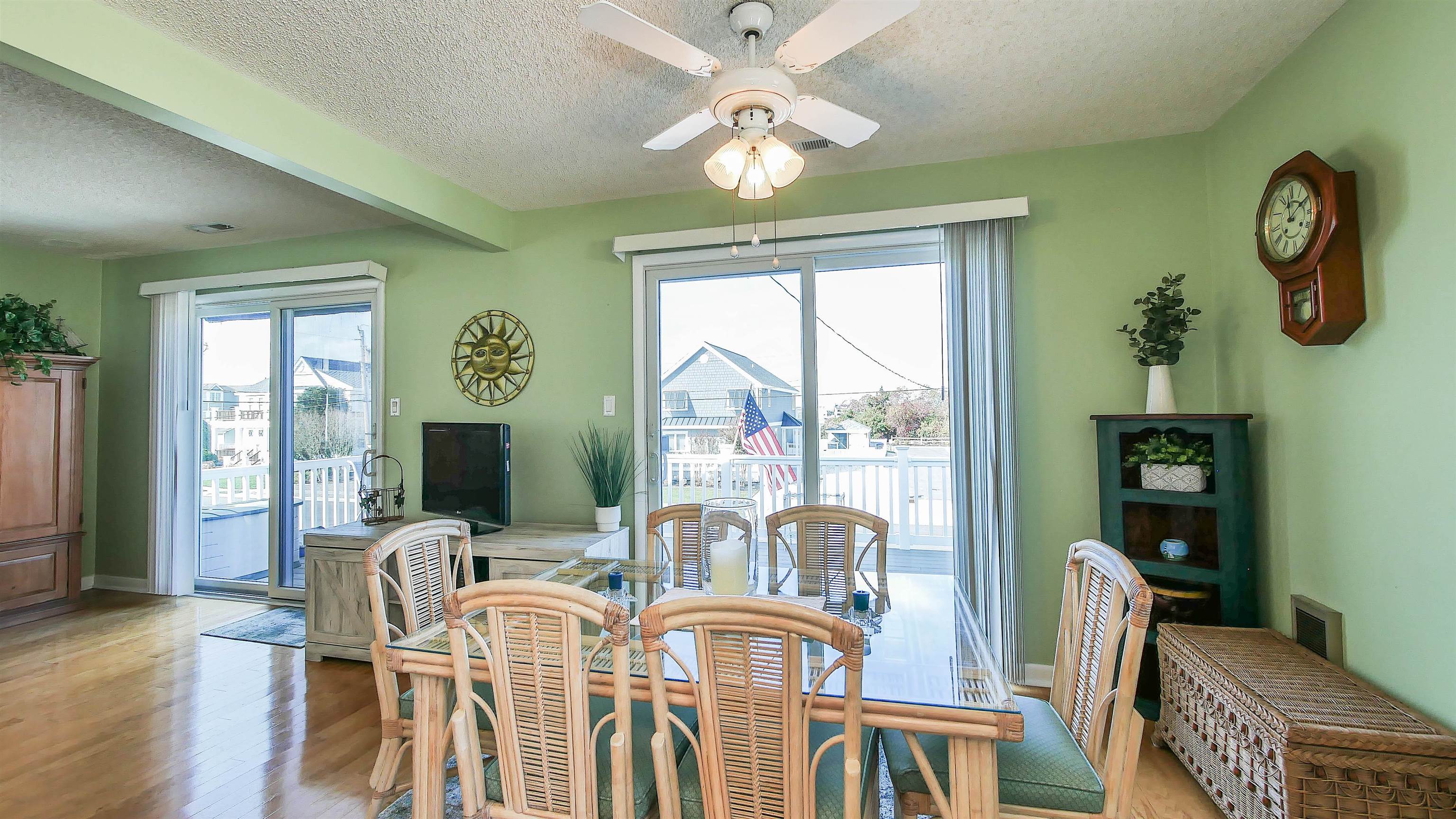 4025 4th, Unit TOP Avalon, NJ 08202 - Photo 29 of 32 a view of a dining room with furniture window and wooden floor