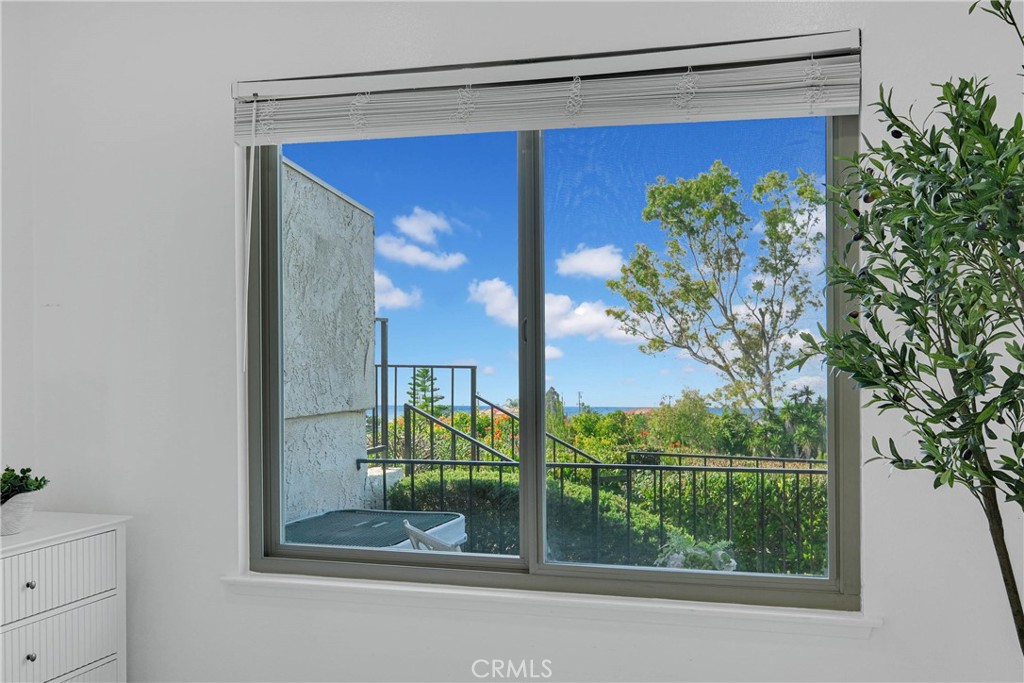 28127 Ridgethorne Court Rancho Palos Verdes, CA 90275 - Photo 23 of 36 a view of a glass door