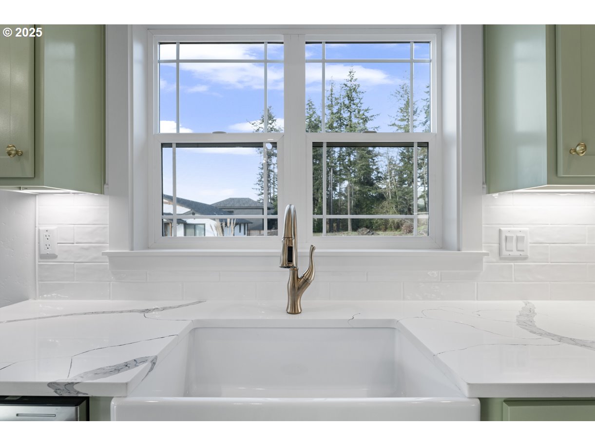 1240 Lighthouse Lane Brookings, OR 97415 - Photo 21 of 32