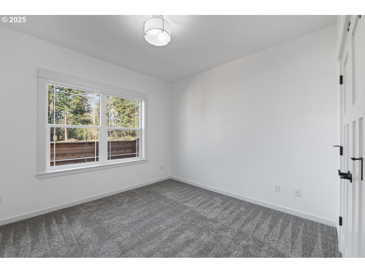 1240 Lighthouse Lane Brookings, OR 97415 - Photo 25 of 32