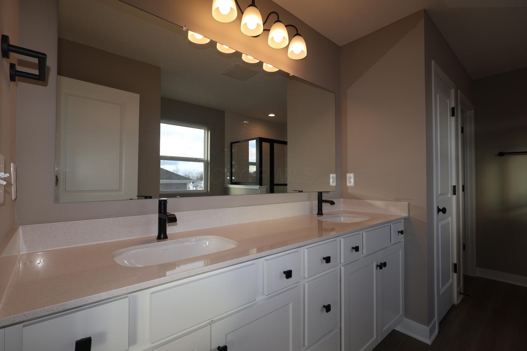 301 Reign Way Pataskala, OH 43062 - Photo 17 of 24 Owner's Bathroom