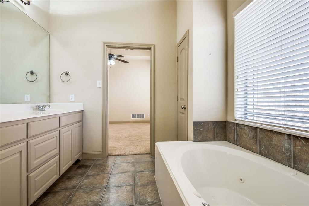 6781 Camino Rio Irving, TX 75039 - Photo 20 of 25 a bathroom with a bathtub and a sink