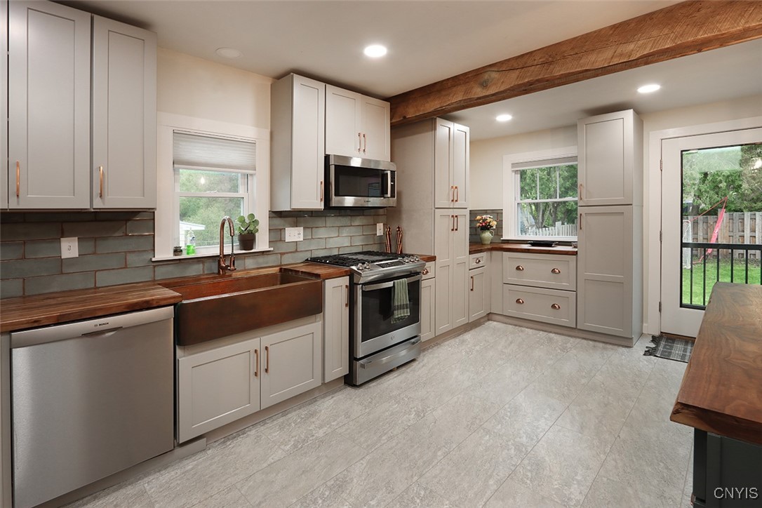 202 Cornwall Drive DeWitt, NY 13214 - Photo 11 of 50