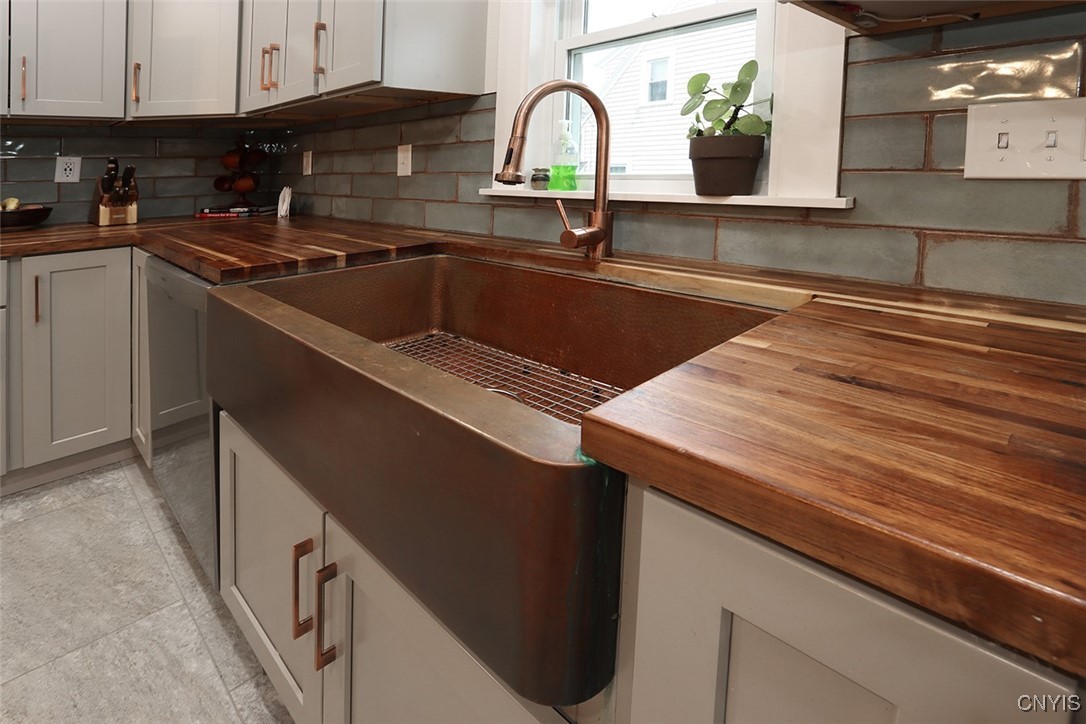 202 Cornwall Drive DeWitt, NY 13214 - Photo 16 of 50