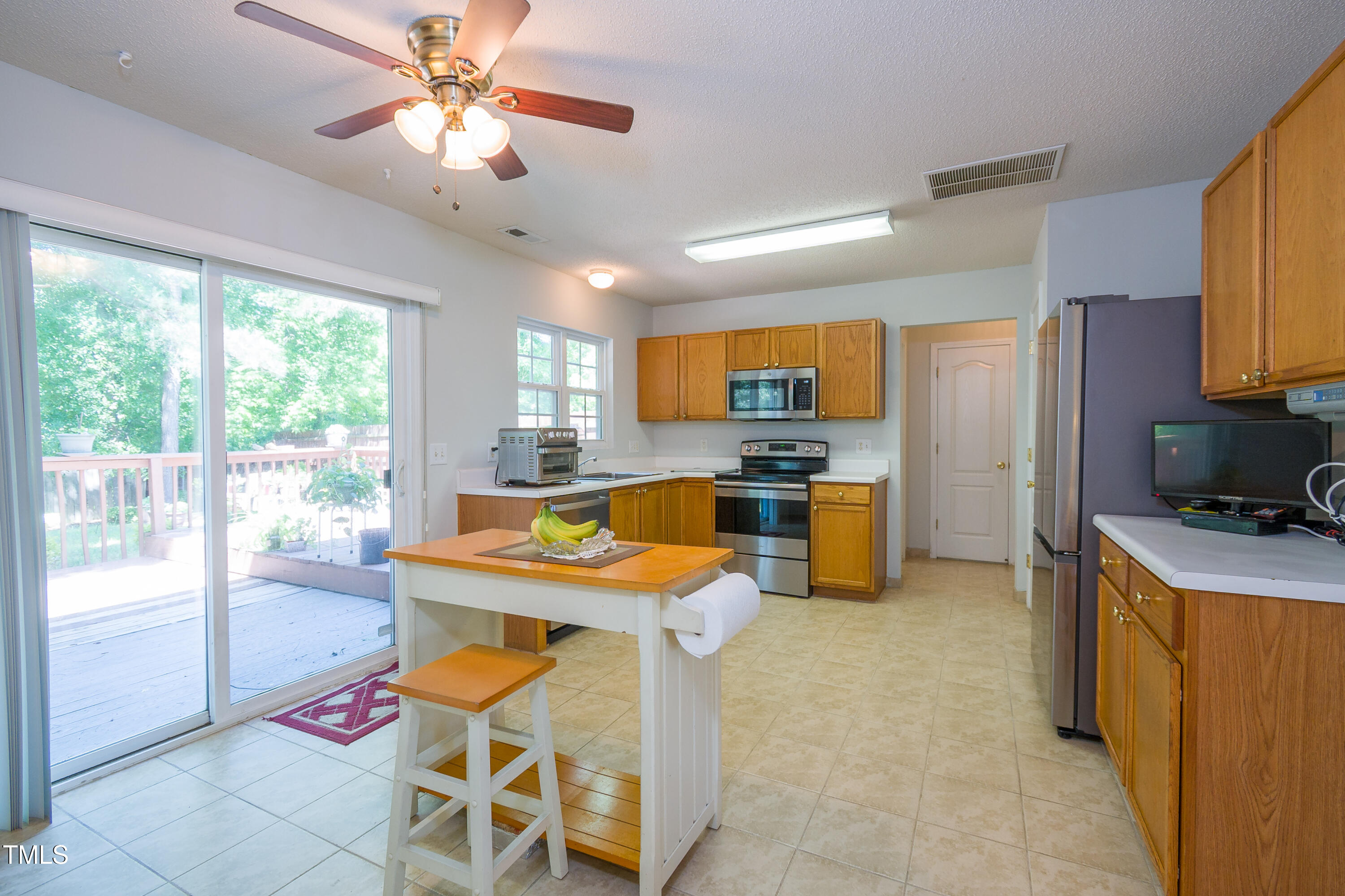 3016 Hayling Drive Raleigh, NC 27610 - Photo 7 of 16 DSC_3569