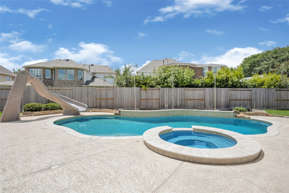 3906 Point Cuero Court Katy, TX 77494 - Photo 38 of 40 a view of a backyard with swimming pool