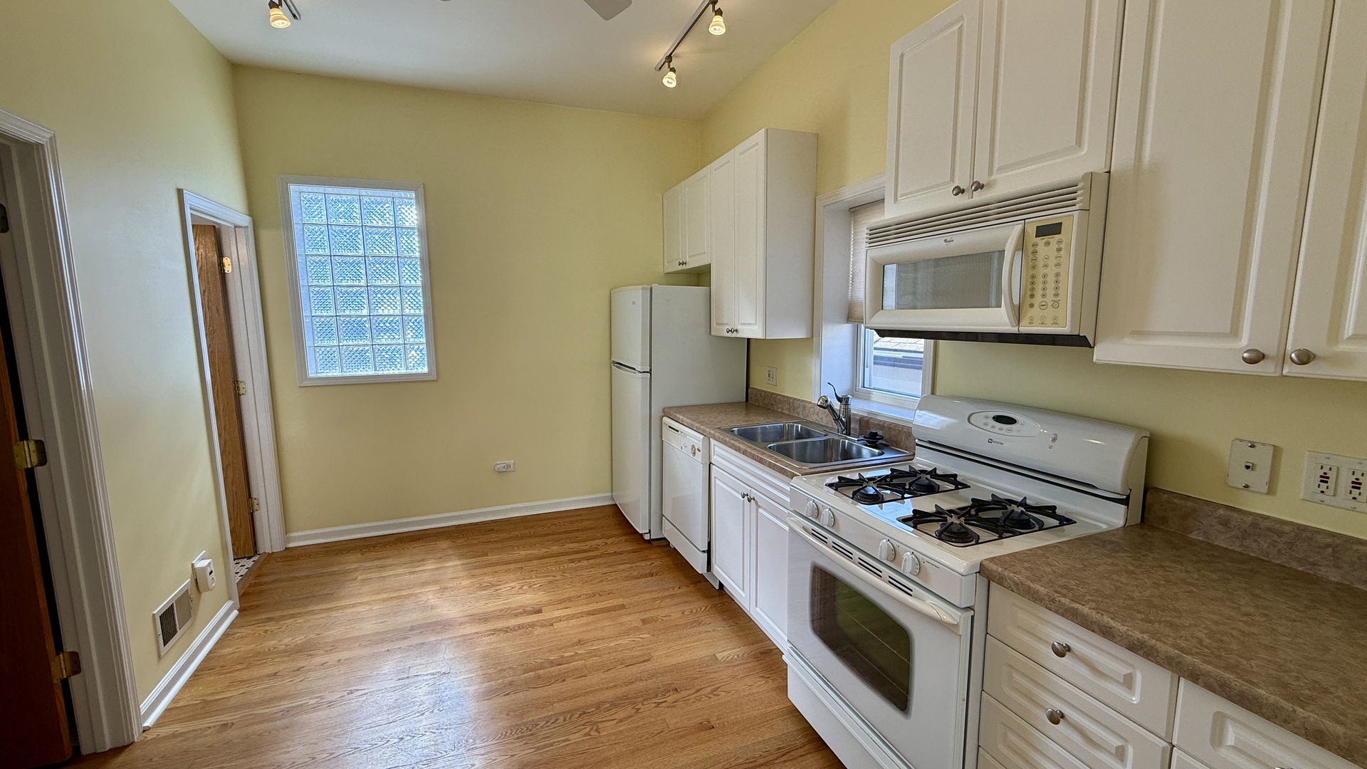 2918 South Poplar Avenue, Unit R Chicago, IL 60608 - Photo 2 of 15