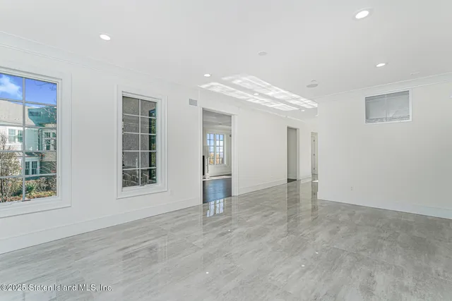 $2,349,999 | 91 West Entry Road | Todt Hill