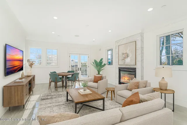 $2,349,999 | 91 West Entry Road | Todt Hill