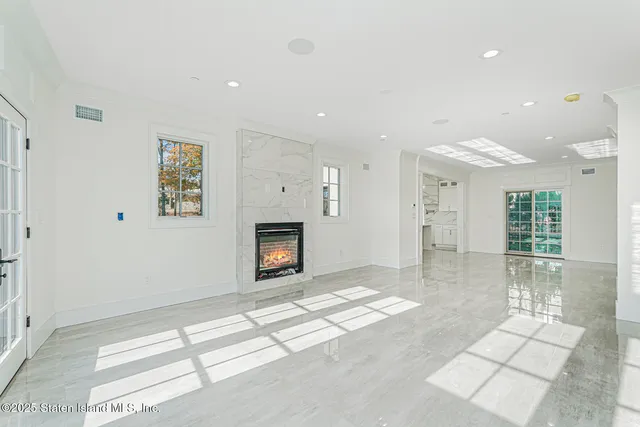 $2,349,999 | 91 West Entry Road | Todt Hill