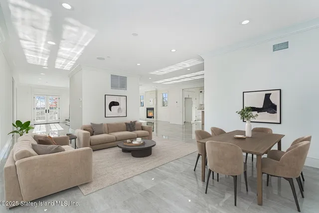 $2,349,999 | 91 West Entry Road | Todt Hill