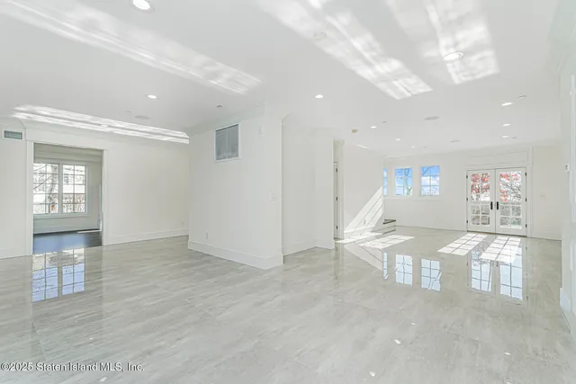 $2,349,999 | 91 West Entry Road | Todt Hill