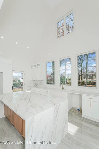 $2,349,999 | 91 West Entry Road | Todt Hill