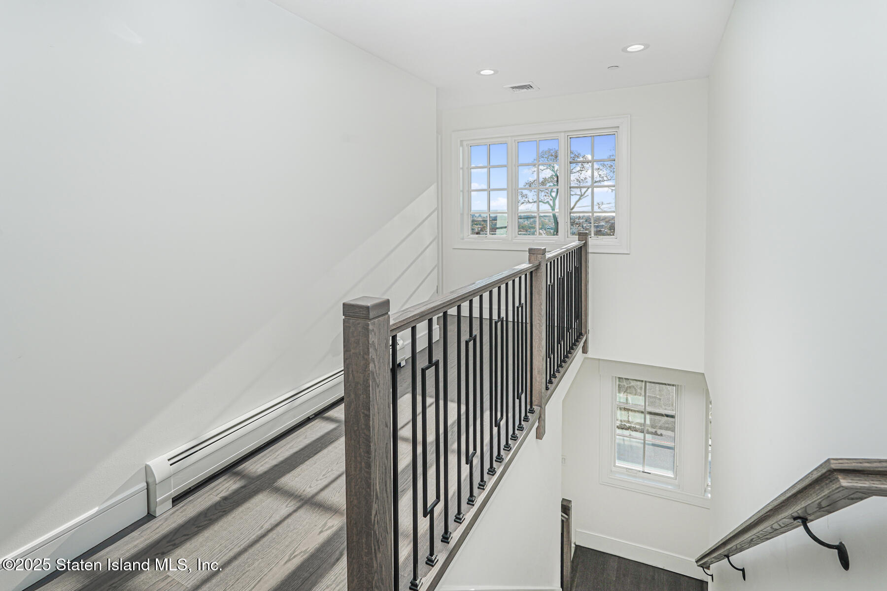 91 West Entry Road Staten Island, NY 10304 - Photo 30 of 57 a view of a hallway with windows