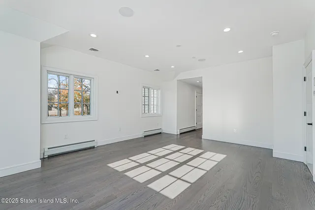 $2,349,999 | 91 West Entry Road | Todt Hill