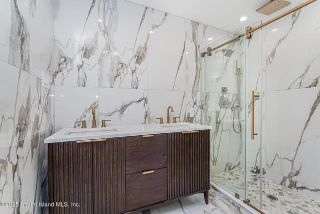 $2,349,999 | 91 West Entry Road | Todt Hill