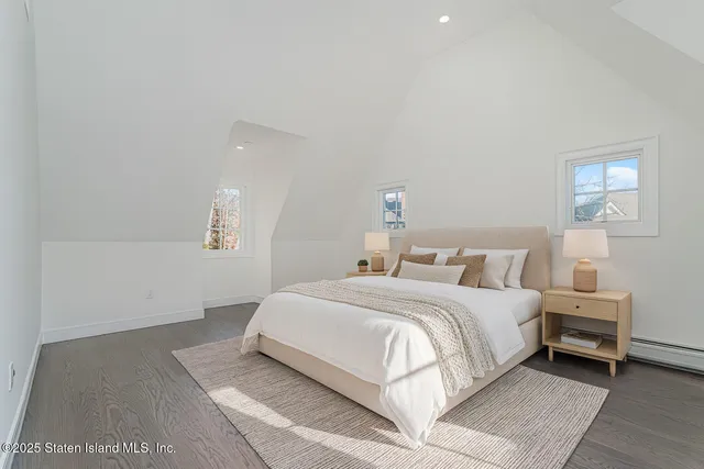 $2,349,999 | 91 West Entry Road | Todt Hill