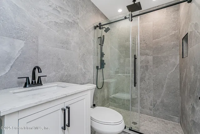 $2,349,999 | 91 West Entry Road | Todt Hill