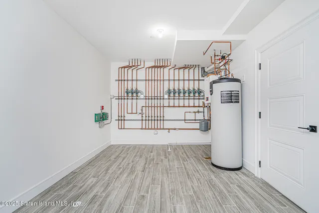 $2,349,999 | 91 West Entry Road | Todt Hill