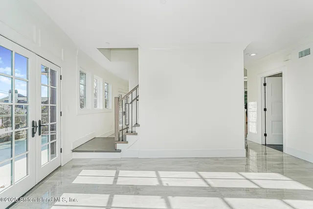 $2,349,999 | 91 West Entry Road | Todt Hill