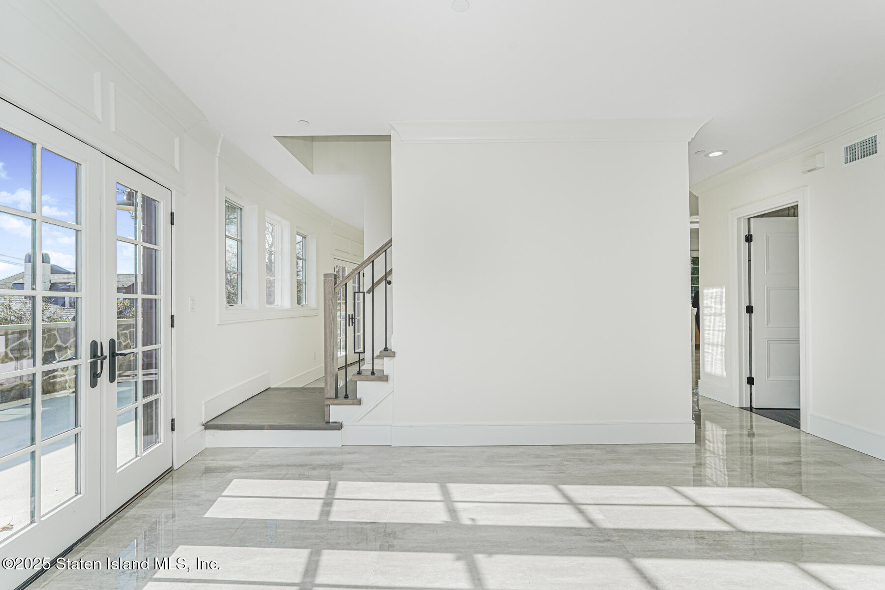 91 West Entry Road Staten Island, NY 10304 - Photo 8 of 57 Photo Nov 18 2025, 10 54 27 AM