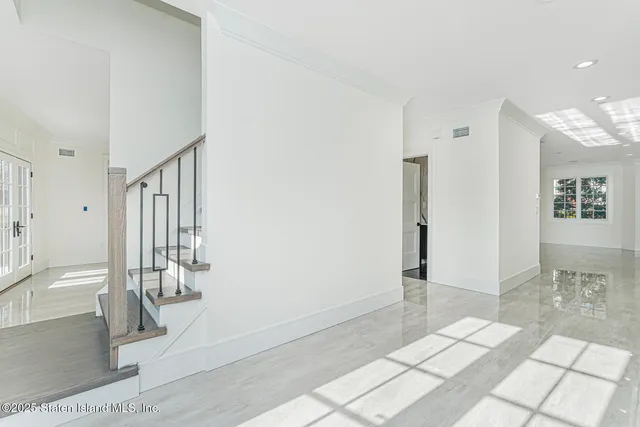 $2,349,999 | 91 West Entry Road | Todt Hill