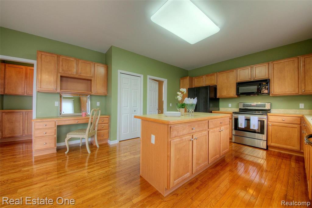 4293 Merriman Loop Howell, MI 48843 - Photo 16 of 34