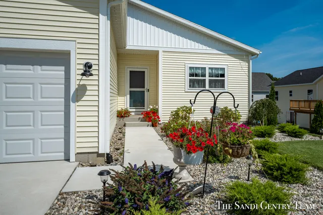$439,900 | 5996 North Bear Den Trail, Muskegon, MI 49444