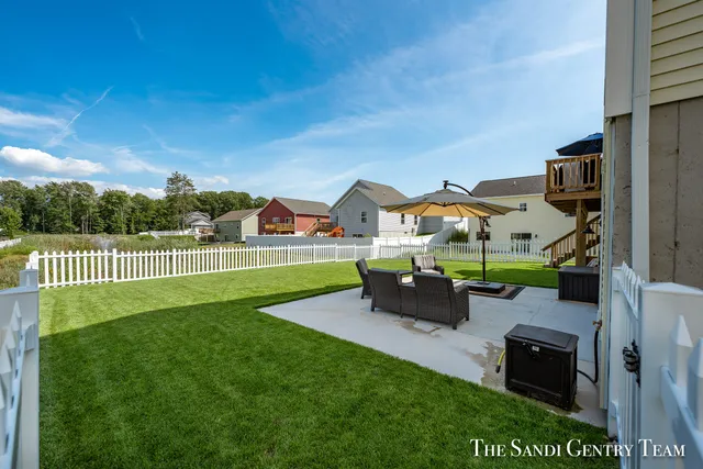 $439,900 | 5996 North Bear Den Trail, Muskegon, MI 49444