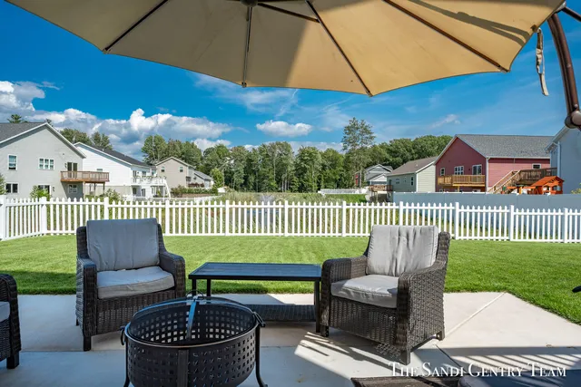 $439,900 | 5996 North Bear Den Trail, Muskegon, MI 49444