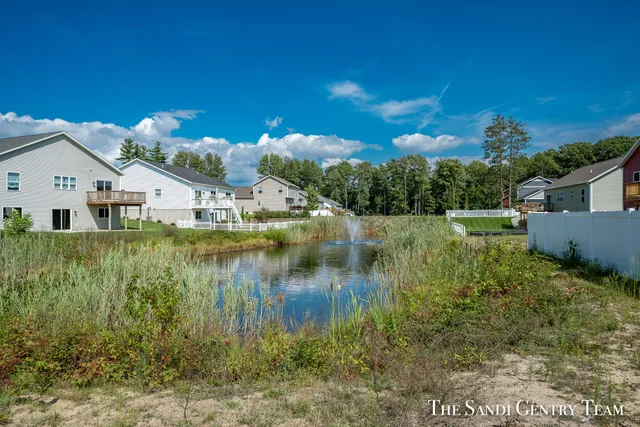 $439,900 | 5996 North Bear Den Trail, Muskegon, MI 49444