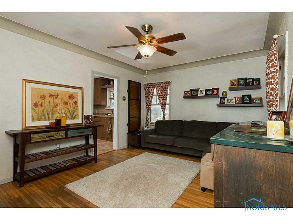 5109 Ancil Road Toledo, OH 43615 - Photo 6 of 15 Living Room.