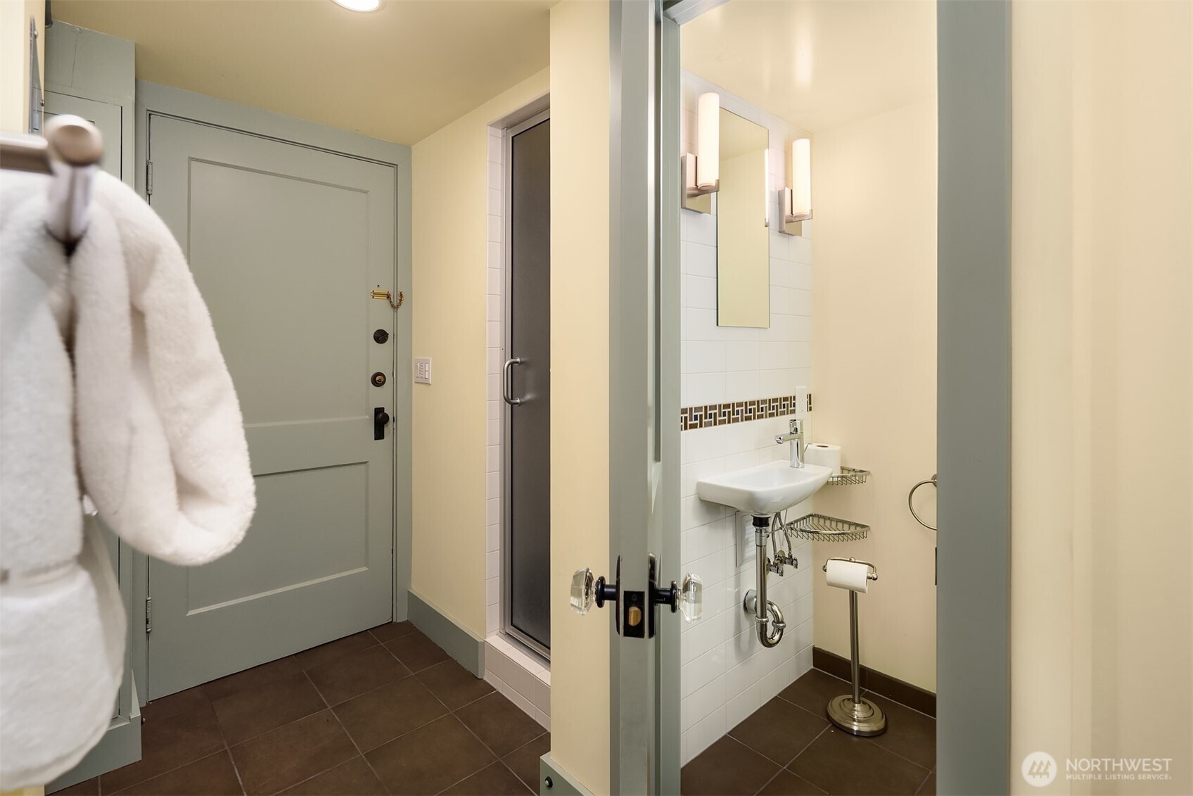 4800 Fremont Avenue North, Unit 202 Seattle, WA 98103 - Photo 16 of 30 a view of a bathroom from a bathroom