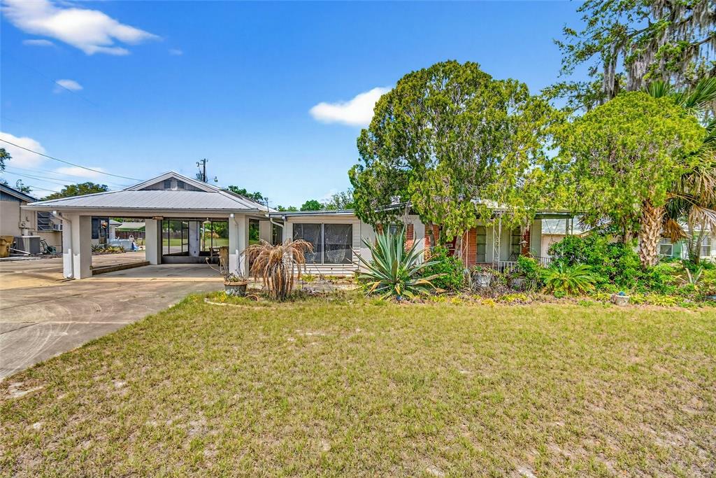 34618 South Haines Creek Road Leesburg, FL 34788 - Photo 3 of 41 a front view of a house with garden