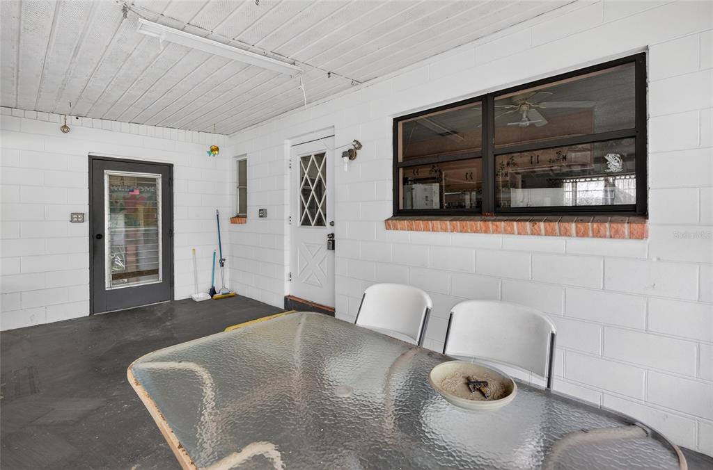 34618 South Haines Creek Road Leesburg, FL 34788 - Photo 35 of 41 a living room with furniture