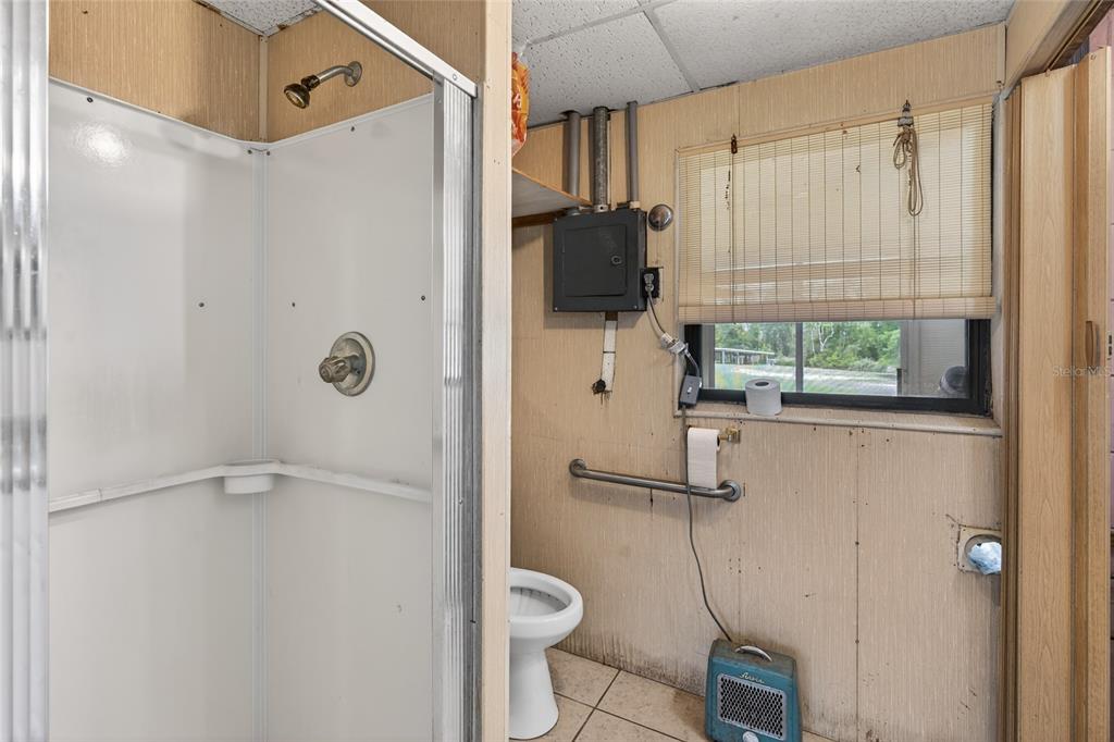 34618 South Haines Creek Road Leesburg, FL 34788 - Photo 37 of 41 a bathroom with a shower