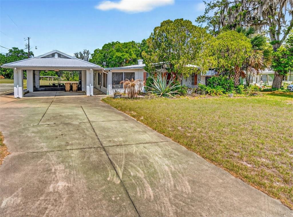 34618 South Haines Creek Road Leesburg, FL 34788 - Photo 6 of 41 a front view of a house with a garden