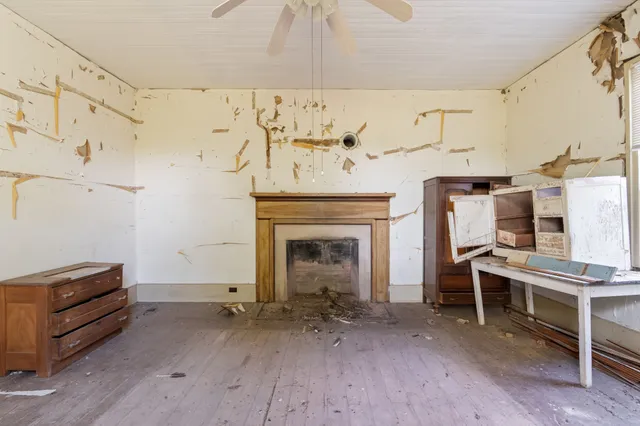 a view of a livingroom with furniture and windows