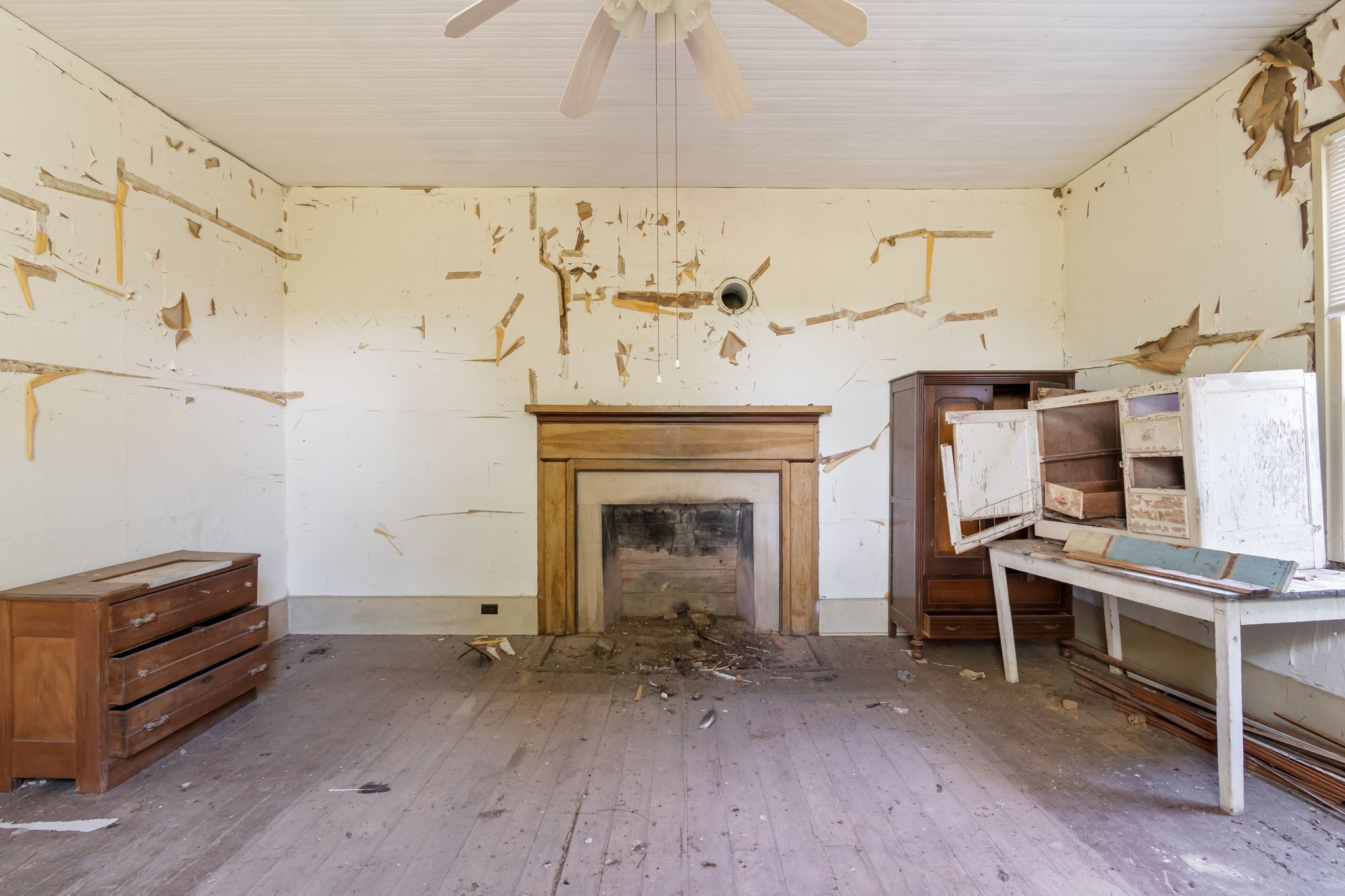 3213 Craig Bridge Road Williamsport, TN 38487 - Photo 22 of 47 a view of a livingroom with furniture and a fireplace