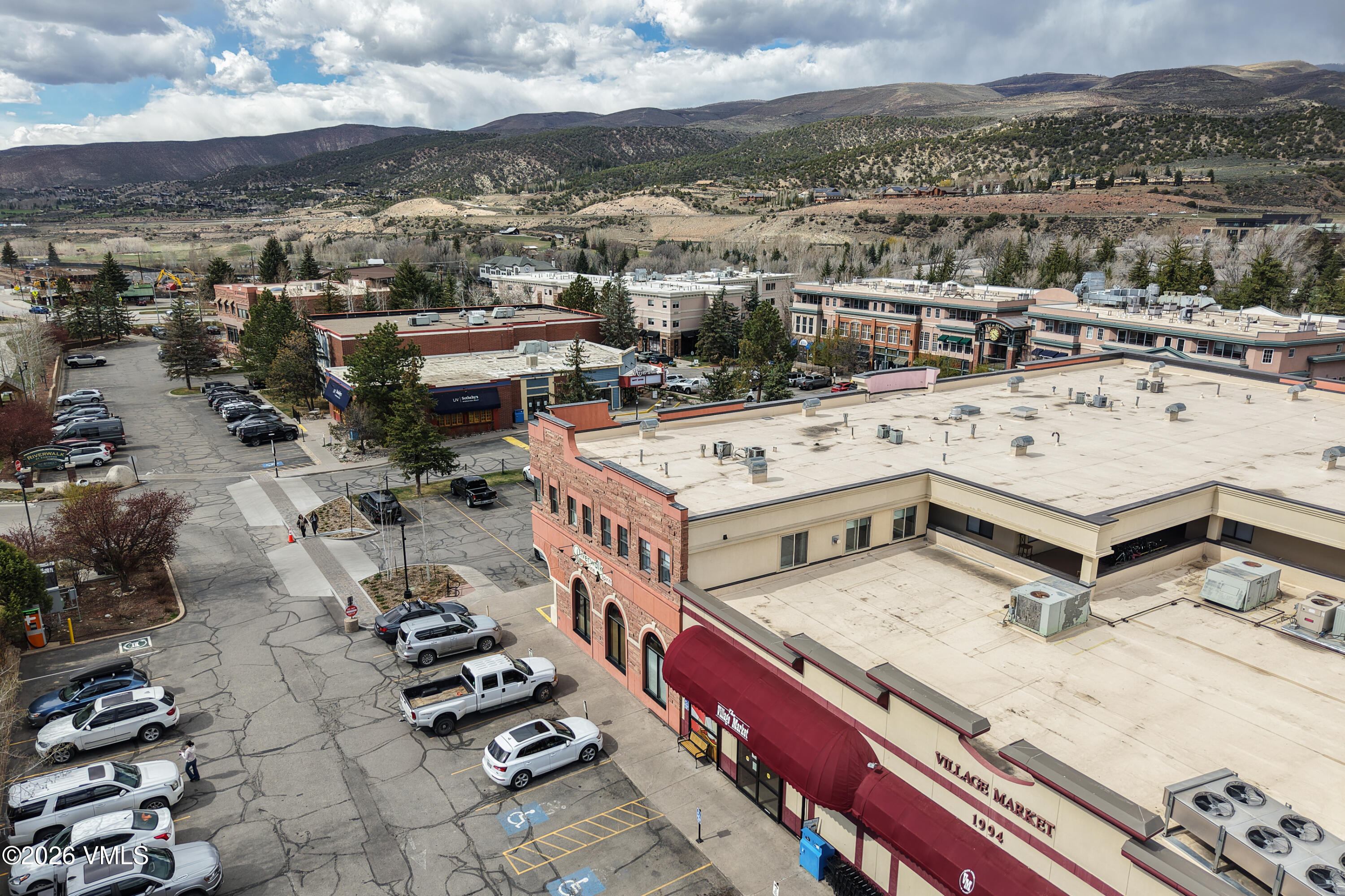 34295 Highway 6, Unit 213 Edwards, CO 81632 - Photo 32 of 47 Market building 3