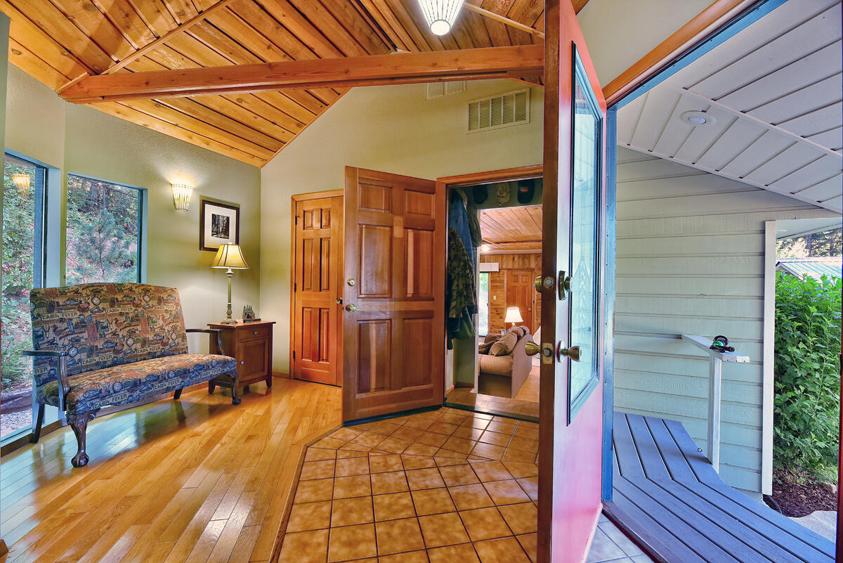 1090 Tunnel Road Glendale, OR 97442 - Photo 20 of 53 19
