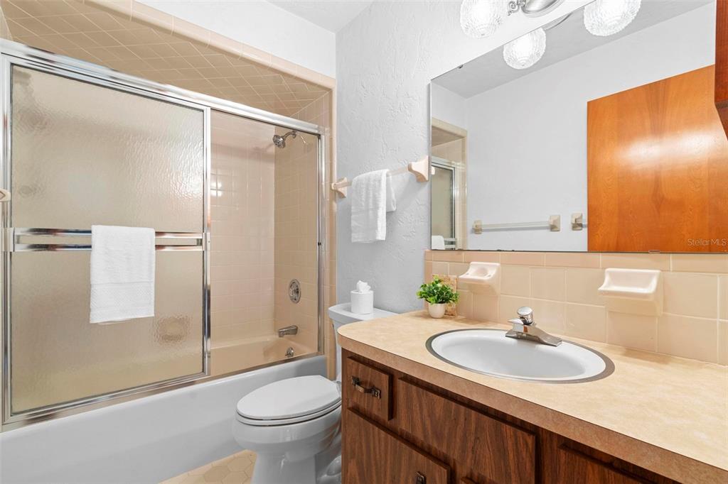 830 Freemans Farm Road DeLand, FL 32720 - Photo 30 of 43 GUEST BATHROOM