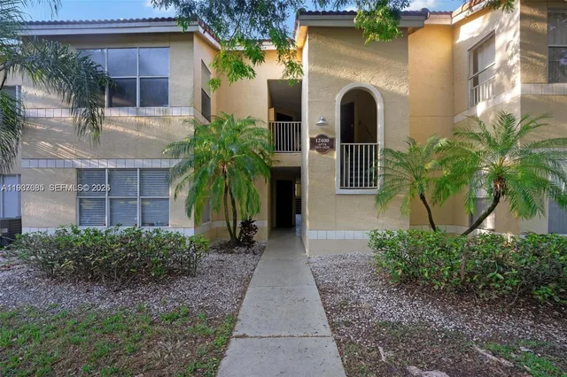 $2,300 | 12400 Vista Isles Drive, Unit 1418, Sunrise, FL 33325