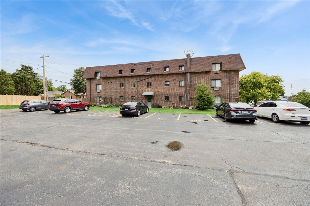 4944 Douglas Road, Unit 204 Downers Grove, IL 60515 - Photo 17 of 18