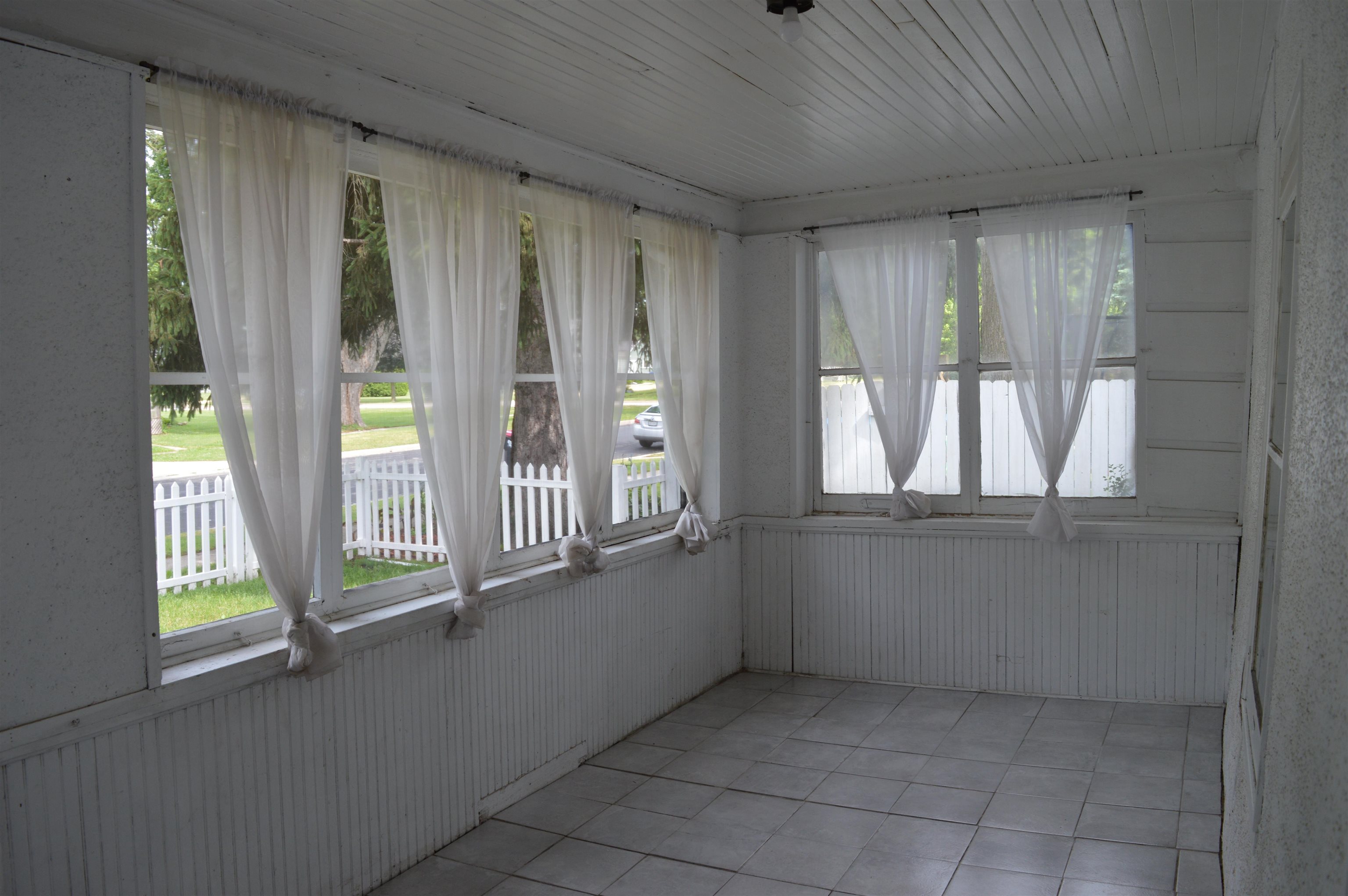 313 Pleasant Street Clinton, WI 53525 - Photo 4 of 42