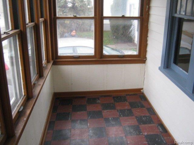 8047 Toepfer Road Warren, MI 48089 - Photo 2 of 9 ENCLOSED PORCH